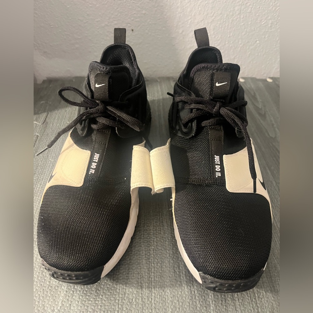 Nike Black and Cream Athletic Shoes - Picture 3 of 6